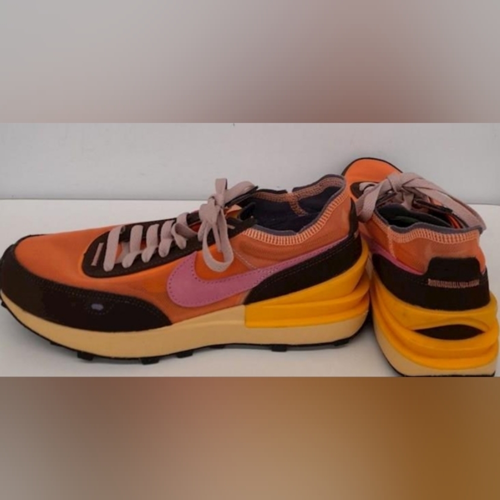 Nike Waffle One "Active Fuchsia" Sneakers Size 8 Like New MSRP 100  - Picture 4 of 7